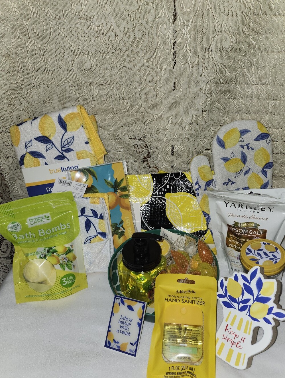 Yardley & Assorted Lemon Bath & Body Gift Set - Yellow